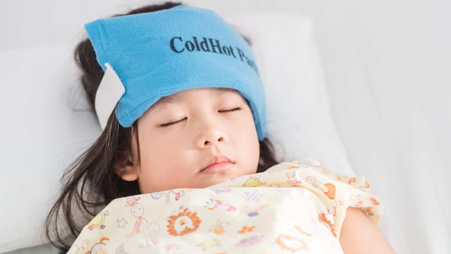 Ilustrasi anak demam. Foto: Shutter Stock