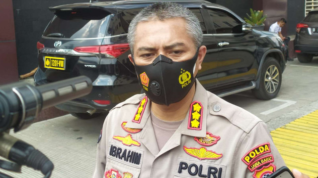 Kabid Humas Polda Jabar Kombes Ibrahim Tompo saat memberi keterangan terkait penanganan kasus Habib Bahar bin Smith di Mapolda Jabar, Bandung pada Rabu (5/1). Foto: Rachmadi Rasyad/kumparan