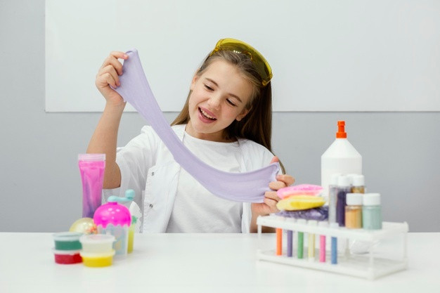 Ilustrasi cara membuat slime dengan 3 bahan (Sumber: Freepik)
