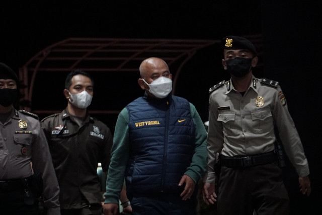 Pejabat terjaring OTT KPK, Wali Kota Bekasi Rahmat Effendi tiba di Gedung KPK, Jakarta, Rabu (5/1/2022).  Foto: Jamal Ramadhan/kumparan