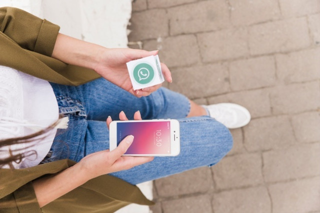 Ilustrasi membuat stiker WA menggunakan foto sendiri dengan bantuan aplikasi. Foto: Pixabay