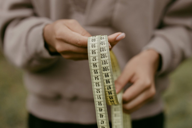 Ilustrasi alat mengukur tinggi badan manual. Foto: Pexels.com