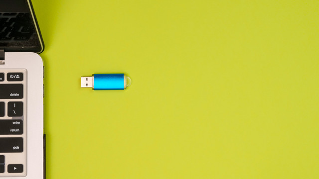 Ilustrasi mengatasi flashdisk minta format tanpa kehilangan data. Foto: Pexels.com