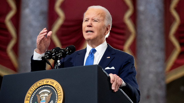 Presiden Amerika Serikat Joe Biden memberikan pidato peringatan kerusuhan pendukung Trump di US Capitol, Washington, DC. Foto: Greg Nash/Pool via REUTERS