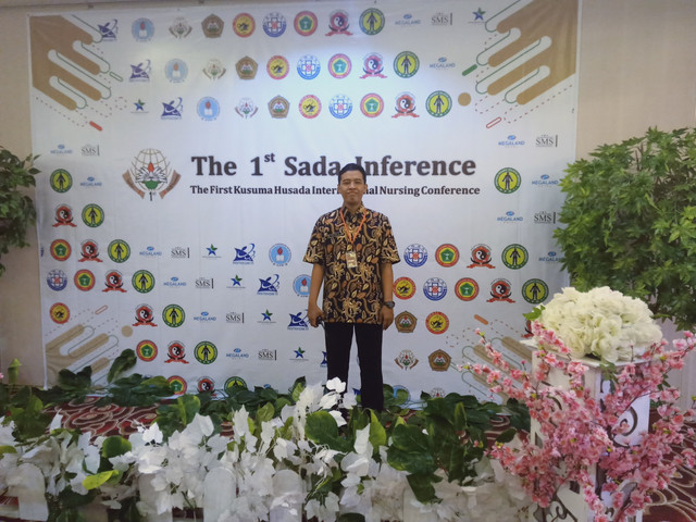 Dosen Spesialis Meial Bedah "Prima Trisna Aji" ketika menjelaskan manfaat Buah Delima untuk kesehatan. photo by : @PrimaTrisnaAji on Instagram