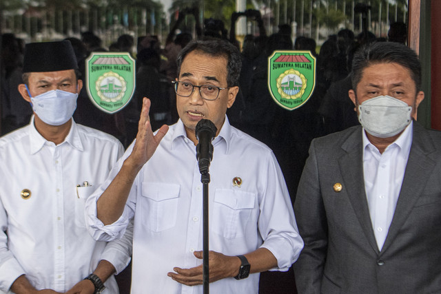 Menteri Perhubungan Budi Karya Sumadi (tengah). Foto: ANTARA FOTO/Nova Wahyudi