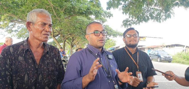 Seorang nelayan asal Lhokseumawe, Aceh, Nazaruddin Razali (kiri) mengajukan surat permohonan euthanasia atau mengakhiri hidup kepada Pengadilan Negeri (PN) Lhokseumawe. Foto: Dok. Istimewa