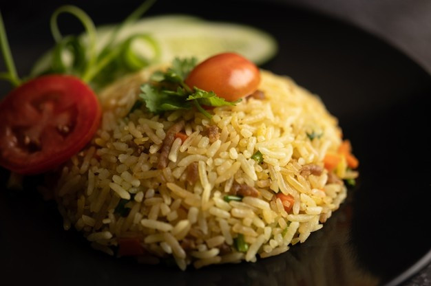 Ilustrasi resep MPASI 1 tahun nasi goreng suwir ayam. Foto: Freepik