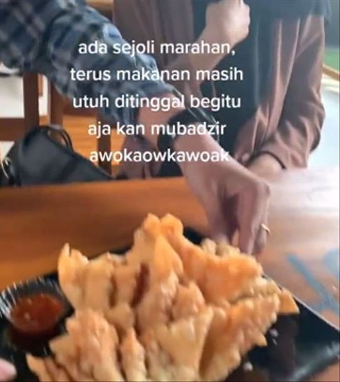 Makanan utuh ditinggal sejoli yang bertengkar. (Foto: @fanniswag/TikTok)
