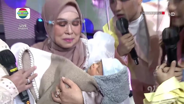 Wajah buah hati Lesty Kejora dan Rizky Billar, dalam Program Welcome Baby L, Tangkapan Layar Tayangan Indosiar di vidio.com, Sabtu (8/1). Foto: Tangkapan Layar Tayangan Indosiar di vidio.com