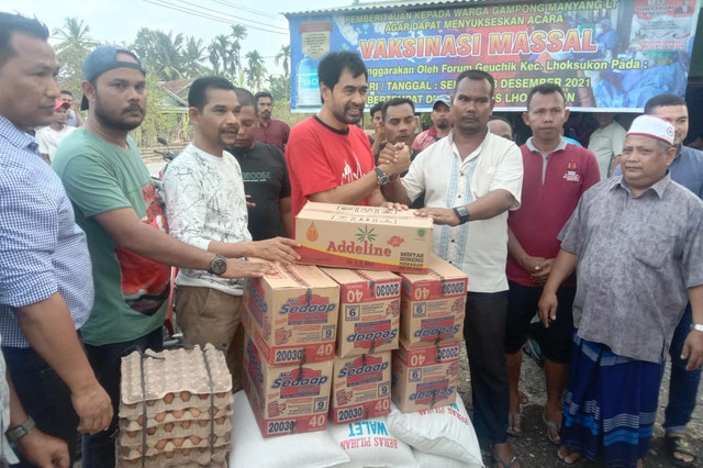 Komite Peralihan Aceh--organisasi tempat bernaung mantan kombatan GAM--menyalurkan bantuan ke korban banjir di Aceh Utara. Foto: Dok. KPA