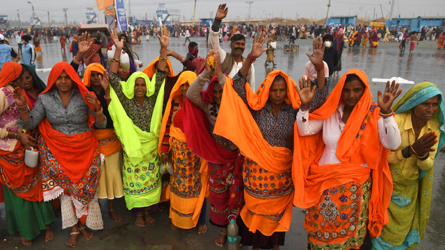 Ilustrasi Festival agama Hindu Gangasagar Mela di India. Foto: Dibyangshu Sarkar/AFP