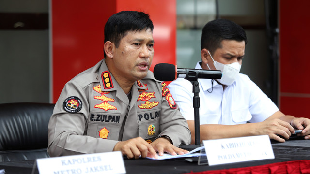 Humas Polda Metro Jaya, Endra Zulpan saat rilis narkoba Velline Chu di Polres Metro Jakarta Selatan, Jakarta, Senin, (10/1). Foto: Ronny
