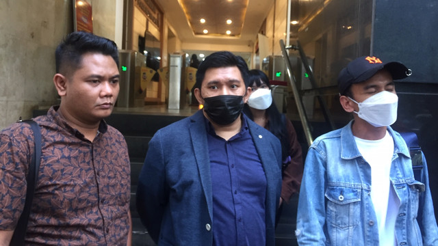 Adam Deni jalani agenda klarifikasi di Polda Metro Jaya, Senin (10/1). Foto: Giovanni/kumparan