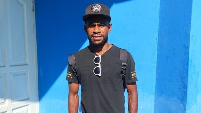 Pemain sepak bola PON Papua, Samuel Balinsa. Foto: Instagram/@samuelbalinsa_atta14