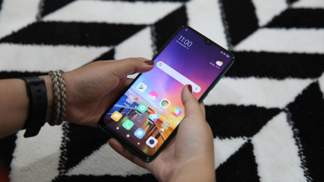 Ilustrasi cara mengaktifkan mic headset di HP Oppo. Foto: Aditia Noviansyah/kumparan