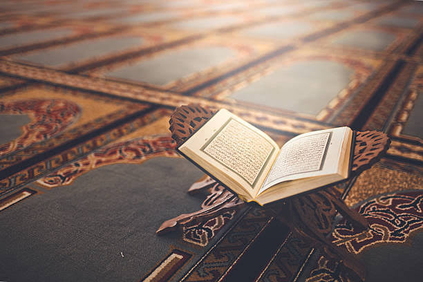 Al-Quran adalah kitab suci yang dijadikan pedoman hidup oleh umat Islam. Foto: Unsplash.com