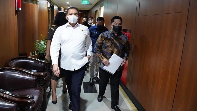 Menteri BUMN Erick Thohir melaporkan indikasi korupsi pengadaan pesawat PT Garuda Indonesia (Persero) ke Kejaksaan Agung RI, Selasa (11/1). Foto: Kementerian BUMN