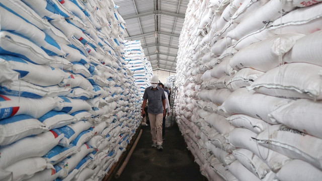Pengecekan stok pupuk subsidi. Foto: Pupuk Indonesia