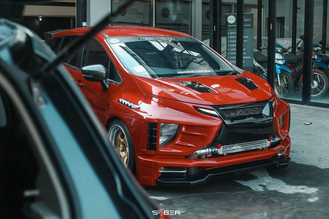 Modifikasi Mitsubishi Xpander dengan konsep balap Foto: Instagram/@alvin.tjandra