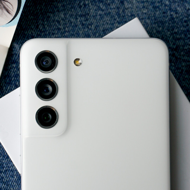 Samsung Galaxy S21 FE.Foto: Kevin S. Kurnianto/kumparan