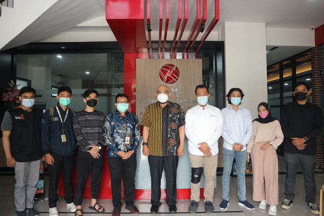 Foto Bersama KSPM UAD – Lazismu DIY – BEI DIY – FAC Sekuritas – KSPM UMY