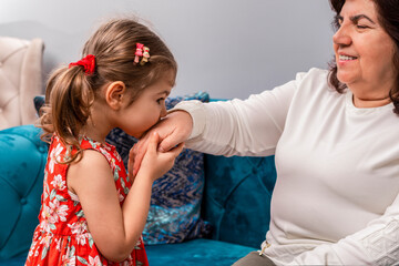 Cium Tangan. Foto: Adobe Stock