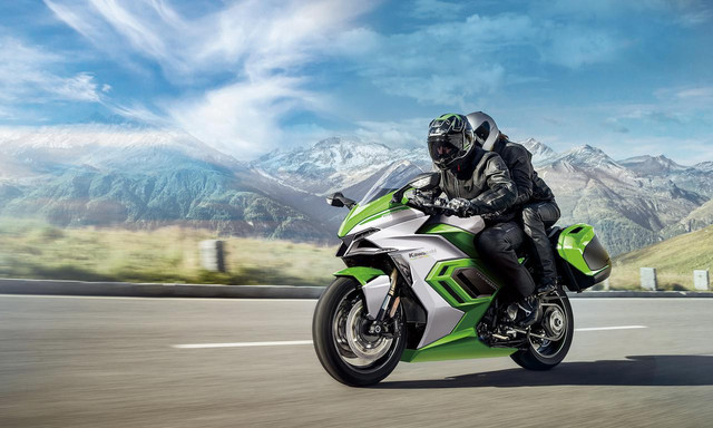 Wujud purwarupa sepeda motor berbahan bakar hidrogen milik Kawasaki. Foto: autoby.jp