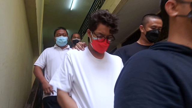 Ardhito Pramono saat ditangkap terkait kasus narkotika, di Polres Jakarta Barat, Rabu (12/1). Foto: Giovanni/kumparan