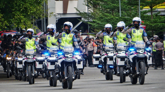 Tim Perintis Presisi Polda Metro Jaya saat simulasi pengamanan dan penanganan pelanggaran dan tindakan kejahatan yang sering terjadi di masyarakat. Foto: Jamal Ramadhan/kumparan