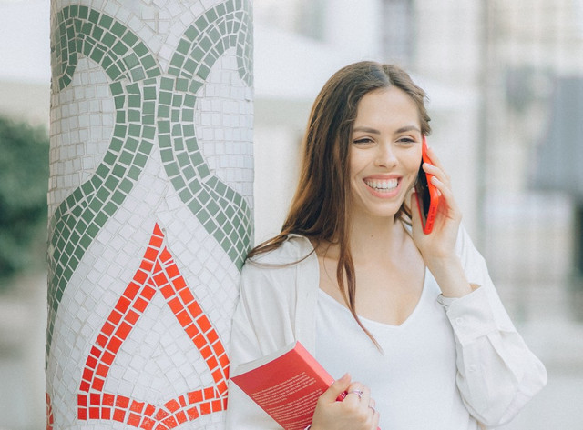 Ilustrasi pengguna paket nelpon Kartu AS murah. Foto: Unsplash
