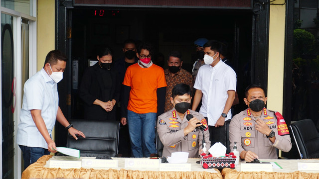 Konferensi pers kasus penyalahgunaan narkoba Ardhito Pramono di Polres Jakarta Barat, Kamis (13/1/2022). Foto: Jamal Ramadhan/kumparan
