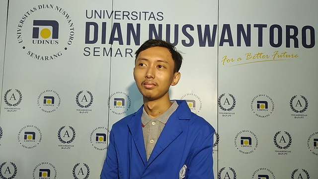 Sultan Gustaf AL Ghozali di Gedung Rektorat Udinus. Foto: Intan Alliva Khansa/kumparan
