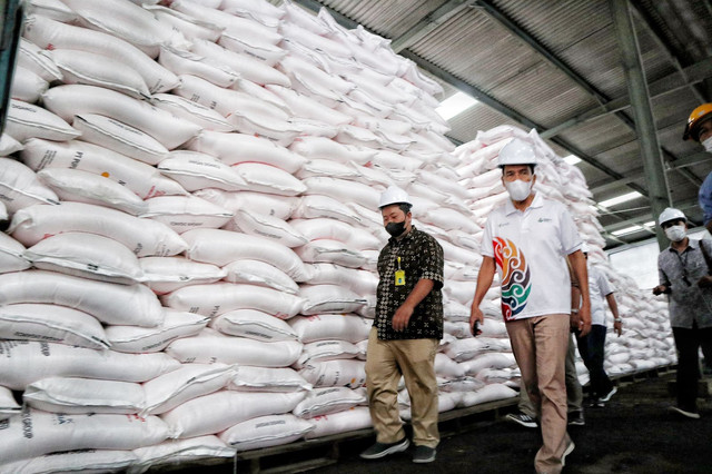 Pupuk Indonesia di gudang pupuk. Foto: Pupuk Indonesia