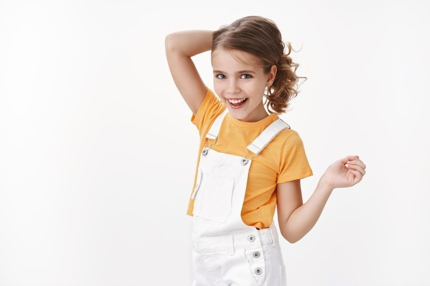 Ilustrasi tips merawat rambut anak agar sehat dan lebat. Foto: Freepik