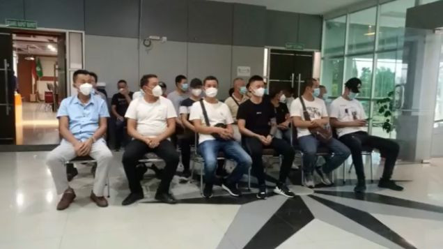 Para TKA asal China yang kabur dari lokasi tambang tempat mereka bekerja karena empat bulan tak digaji. Foto: Dok Hi!Pontianak