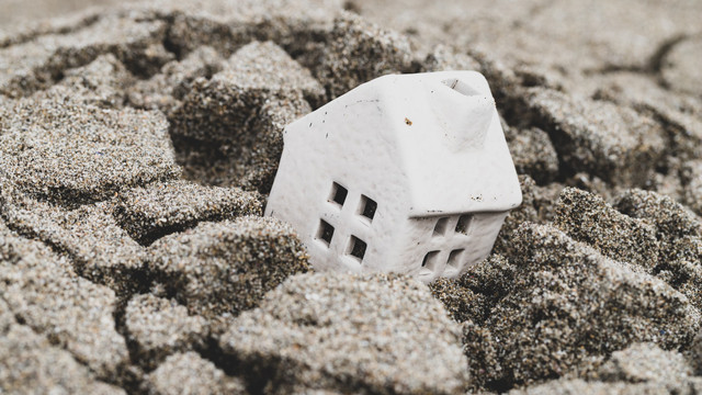 Ilustrasi kerusakan akibat gempa bumi. Foto: flyingv3/shutterstock