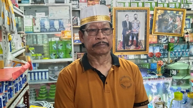 Haji Sabar, salah satu penyintas gempa 6,2 magnitudo di Mamuju, Sulawesi Barat. Foto: Awal Dion/SulbarKini