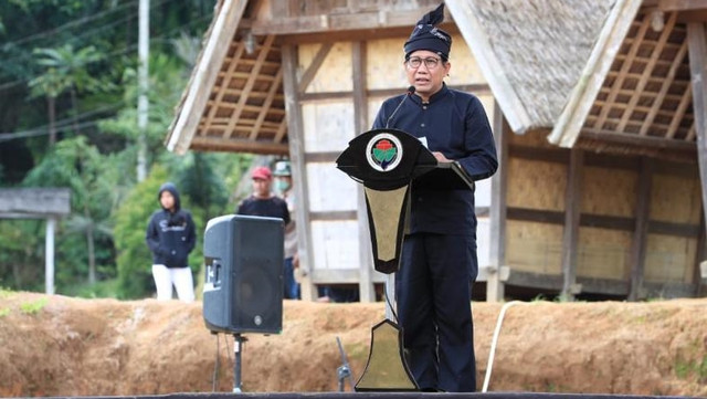 Menteri Desa PDTT Abdul Halim Iskandar di Perayaan Sewindu UU Desa di Kasepuhan Ciptagelar, Sukabumi, Jawa Barat. Foto: Kemendes PDTT