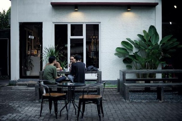 Pengunjung di Bermuda. Foto: Instagram @bermudacoffeepontianak