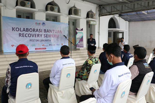 Pembukaan pelepasan penyaluran 'Kolaborasi Bantuan Recovery Semeru.' Foto: Dok. Rumah Sosial Kutub