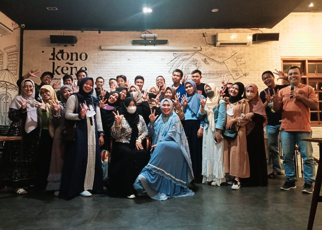Komunitas Tangan Di Atas (TDA) Tuban menggelar kegiatan launching TDA Cangkruan kota Tuban bertempat di cafe Kono-Kene. dok