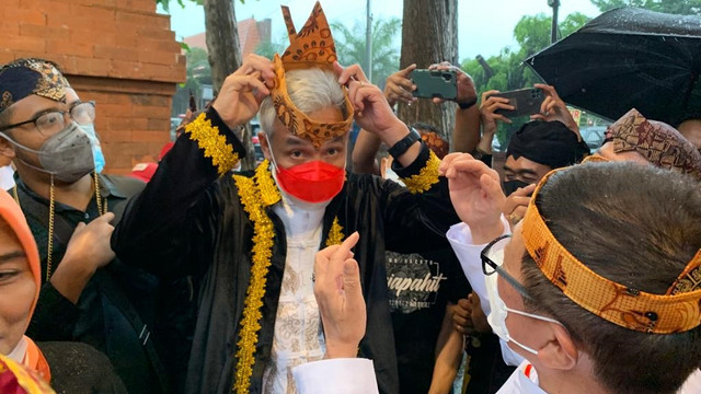 Gubernur Jawa Tengah, Ganjar Pranowo mengunjungi Maha Vihara Majapahit di Desa Bejijong, Kecamatan Trowulan, Kabupaten Mojokerto dalam rangka Hari Ulang Tahun (HUT) ke-32. Foto: Dok. Istimewa