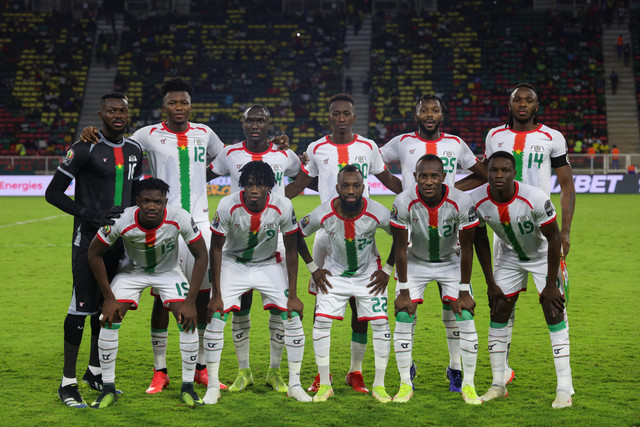 Pemain Burkina Faso saat bertanding di Piala Afrika 2021. Foto: Kenzo Tribouillard / AFP