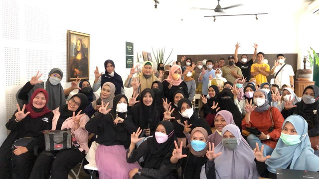 Para anggota TDA Surabaya yang menghabdiri TDA Cangkruk. dok
