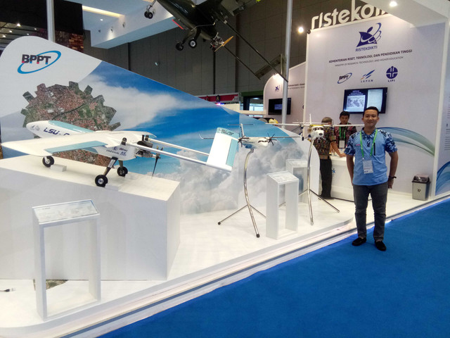 Ilustrasi peran volunteer dalam menyukseskan big exhibition event pada acara Indo Defence Expo & Forum 2018 by: Ahmad Kurniawan