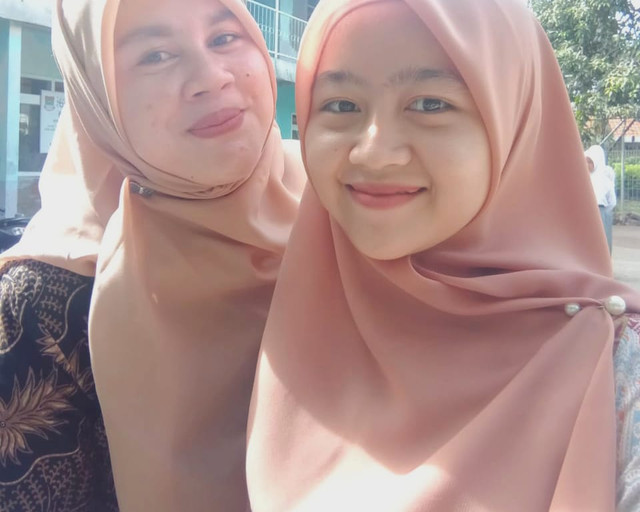 Foto penulis bersama Nurhasanah