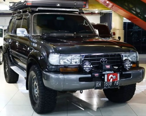 Toyota Land Cruiser XV-R80 Foto: dok. Malique Selatan Djakarta