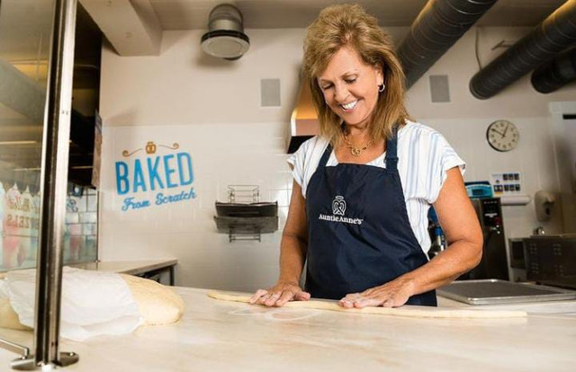 Anne F. Beiler pencipta pretzels populer di dunia (Foto: Instagram @auntieanneb)
