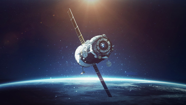 Ilustrasi satelit. Foto: Adim Sadovski/Shutterstock